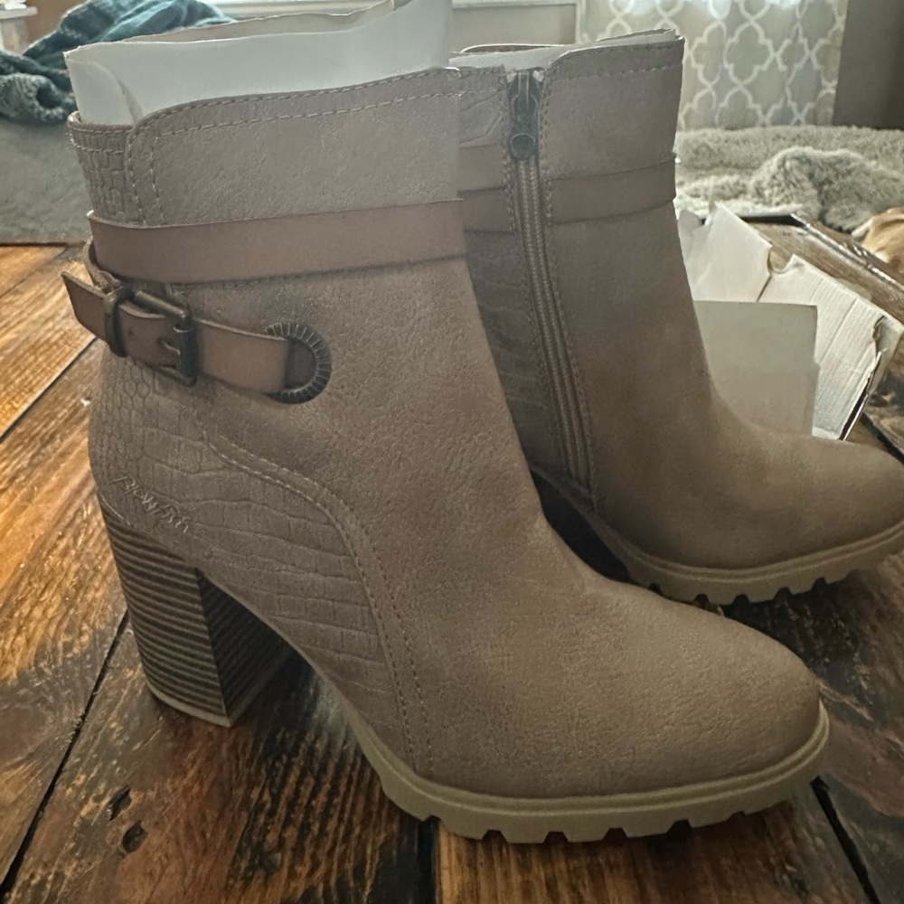 Blowfish Women's Tan Ankle Boots - Picture 2 of 5